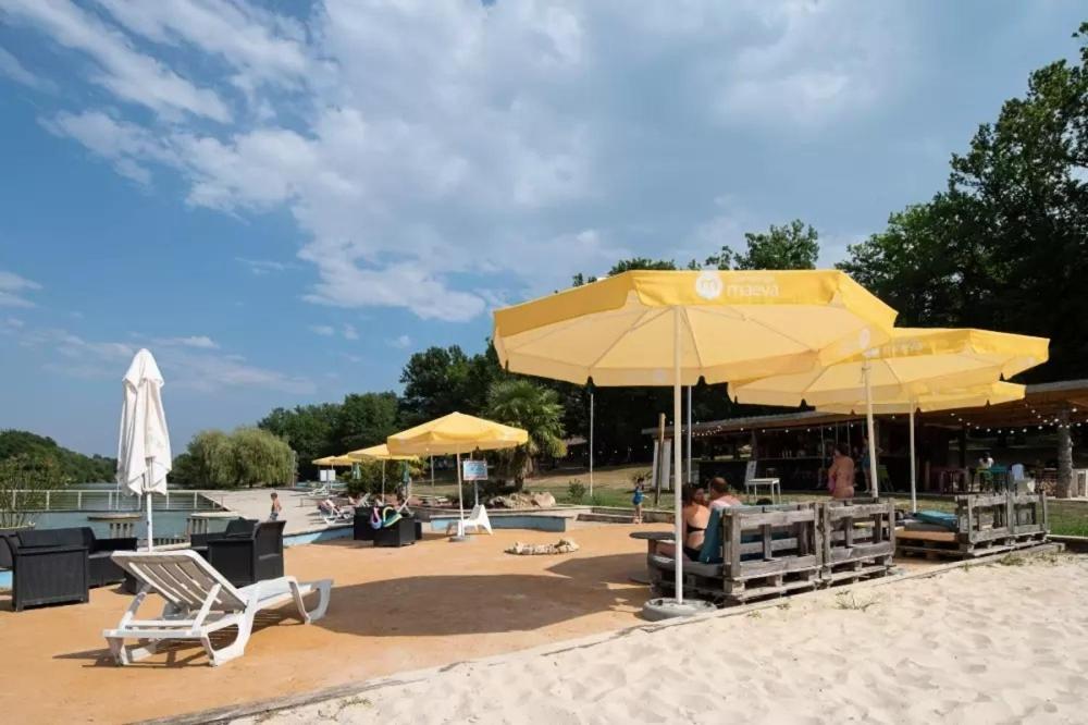Camping Les Lacs D'Armagnac Bretagne-d'Armagnac Esterno foto